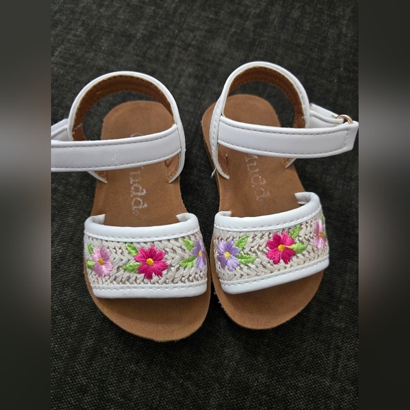 Mudd Other - Mudd White Floral Kids Sandals